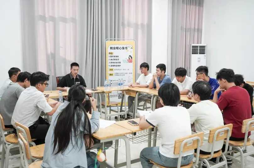 91暗网
：“就业暖心集市”精准服务 为学子求职之路保驾护航