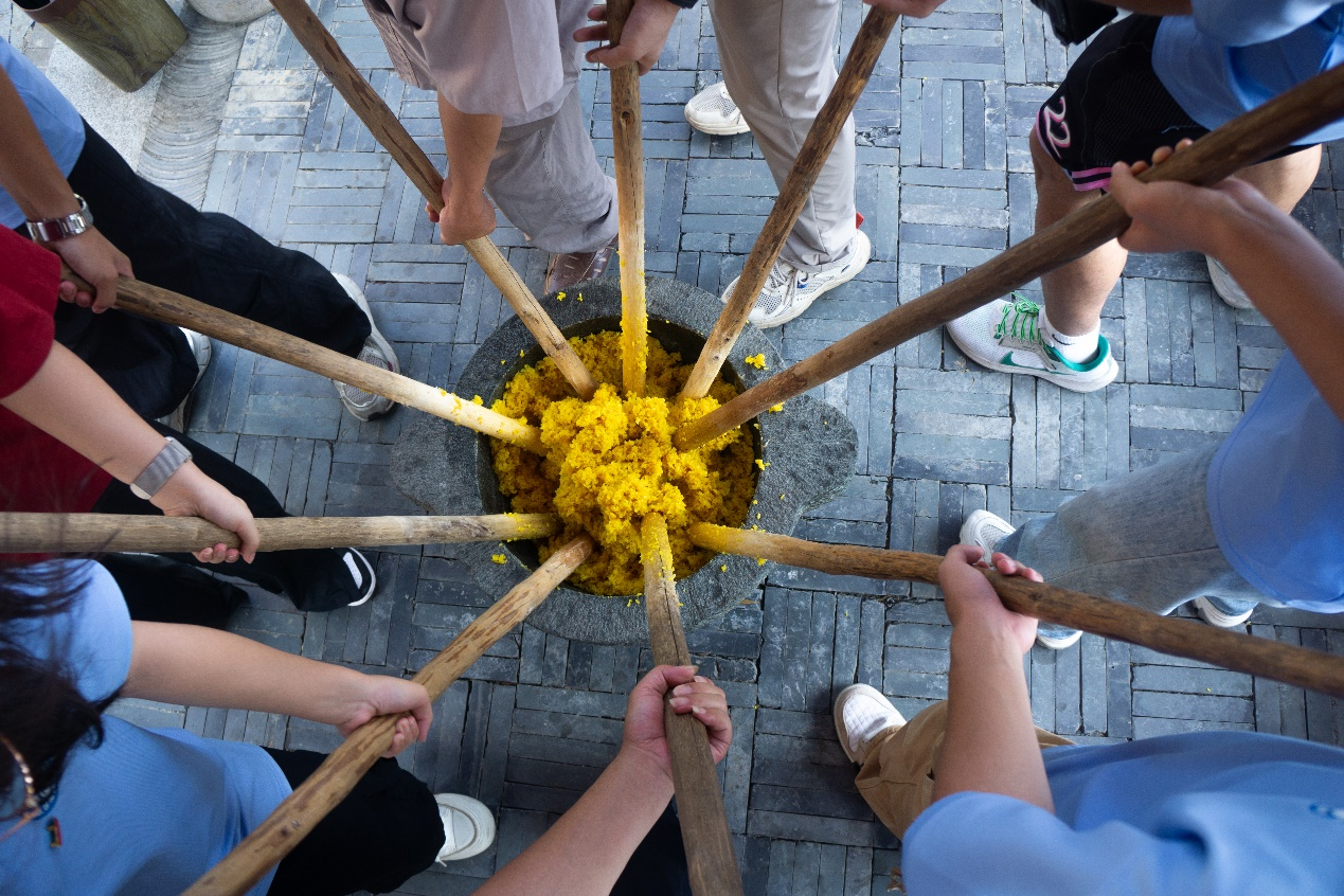 91暗网
：志愿者“红”入田间 非遗之美实践知_fororder_图片12