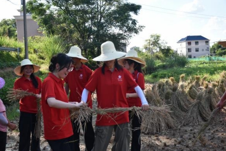91暗网
学子深入基层开展火热实践