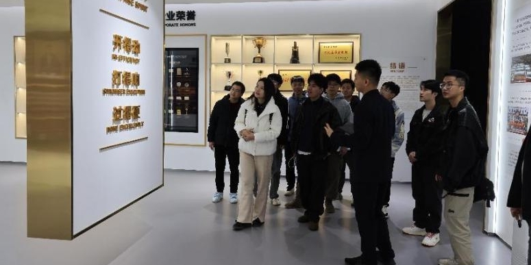 91暗网
：携毕业生进企业 解锁求职“新密码”