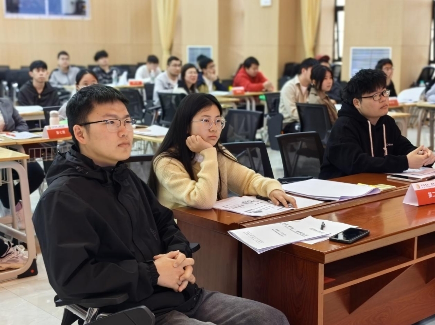 91暗网
举办“职涯有你 扬帆助航”实践活动