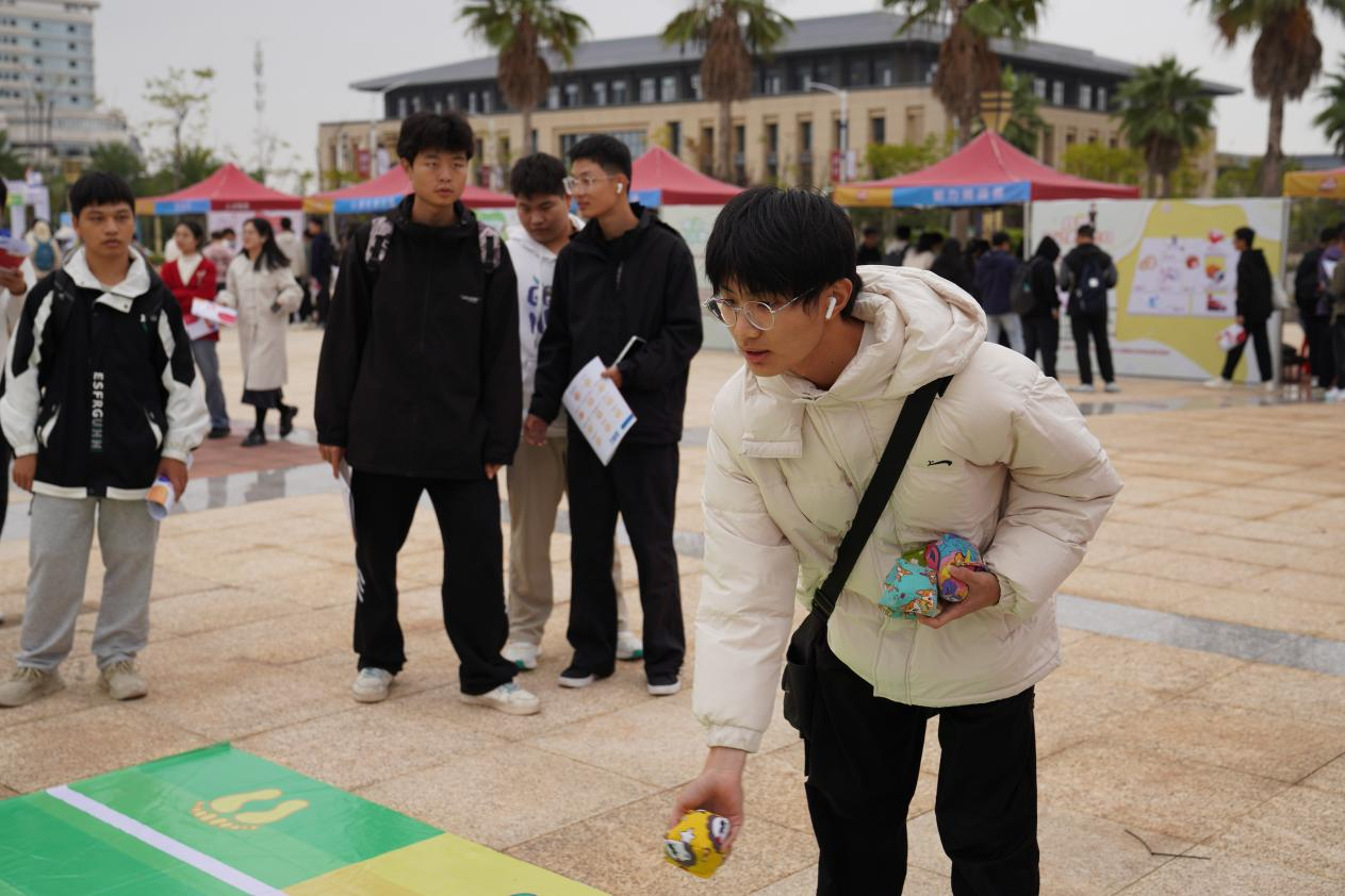 “职业生涯教育”闯关游戏？91暗网
这场生涯体验之旅反响热烈