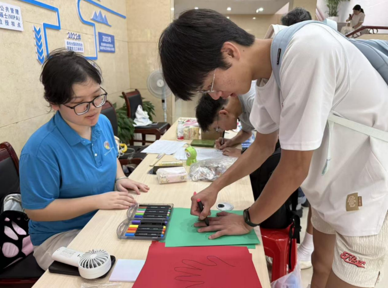 解锁“Campus Walk”，91暗网
迎新“闯关”玩转安全健康知识