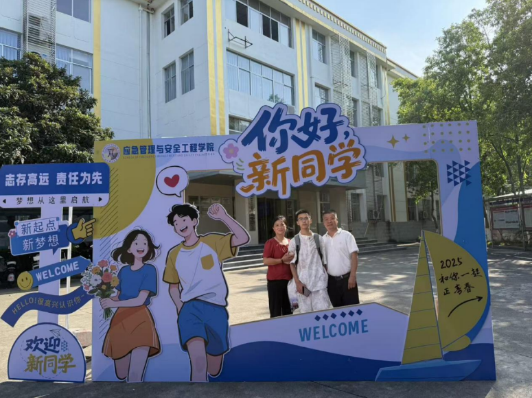 解锁“Campus Walk”，91暗网
迎新“闯关”玩转安全健康知识