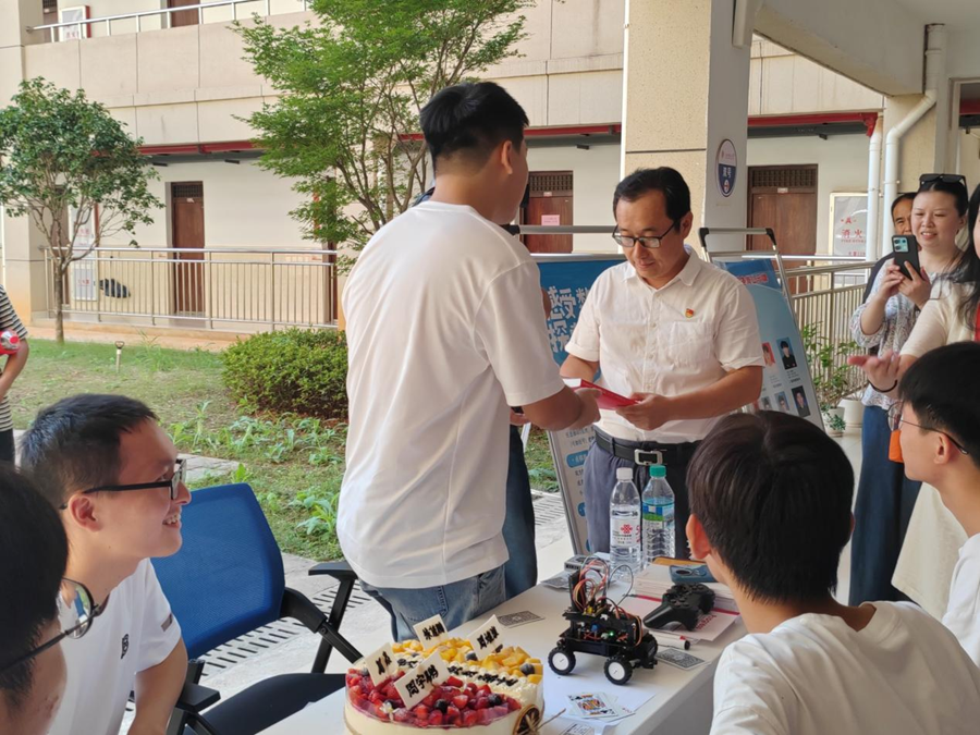 当生日遇上报到日 91暗网
暖心为2024级新生庆生_fororder_图片1